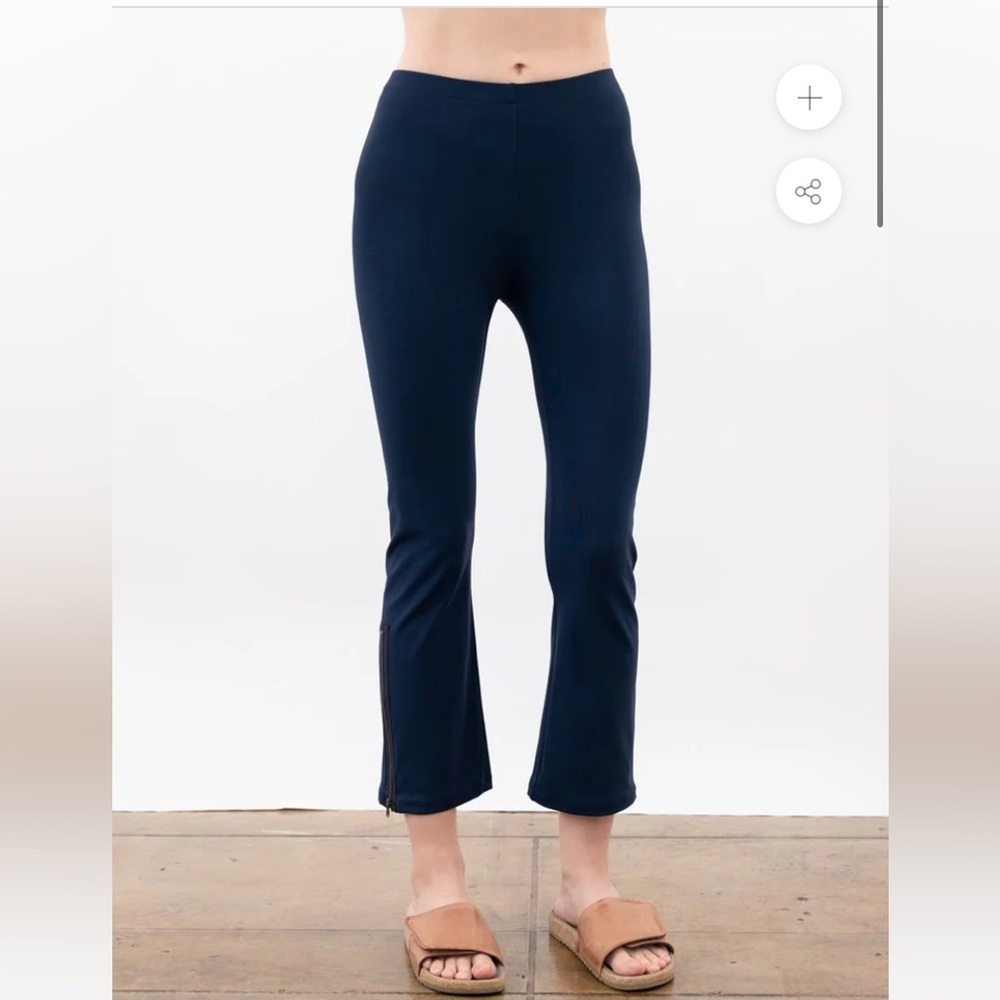 Elaine Kim Navy Tech Stretch Cropped Side Zip Legging Mitra Size Small